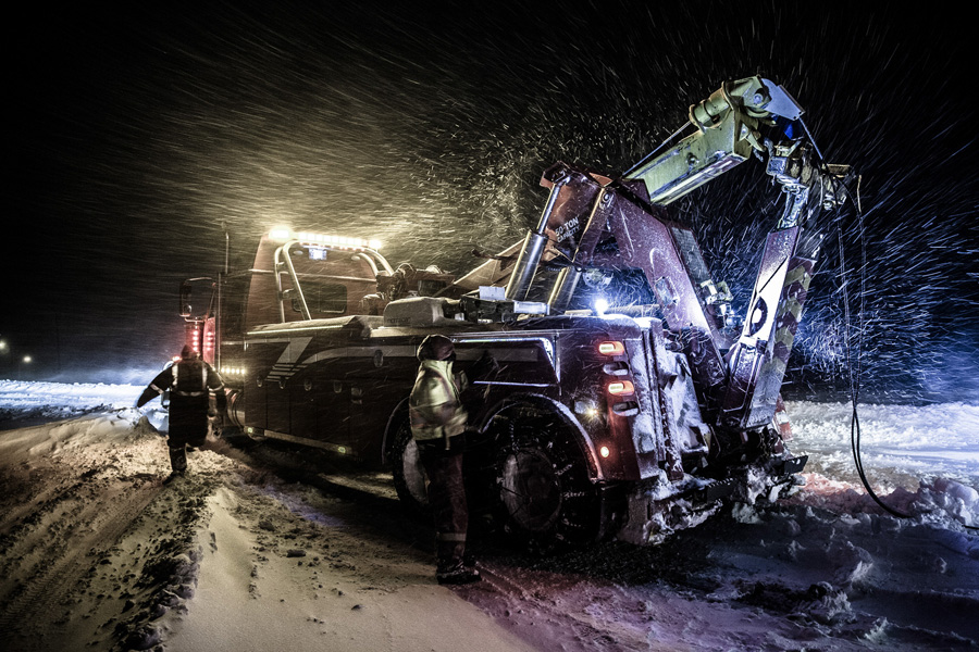 探索频道危险道路纪录片《穿越地狱公路 Highway Thru Hell》第5季